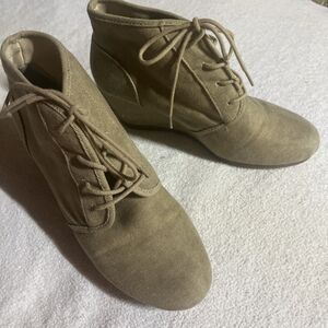 American Eagle Desert Tan Taupe Canvas Lace-Up Ankle Boots Wedge Booties Size 9
